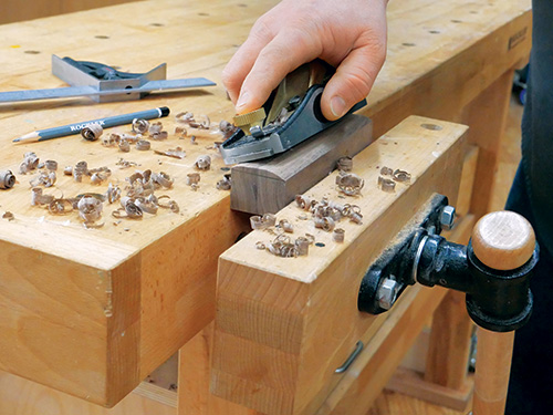 Shaping rest piece for knife storage block